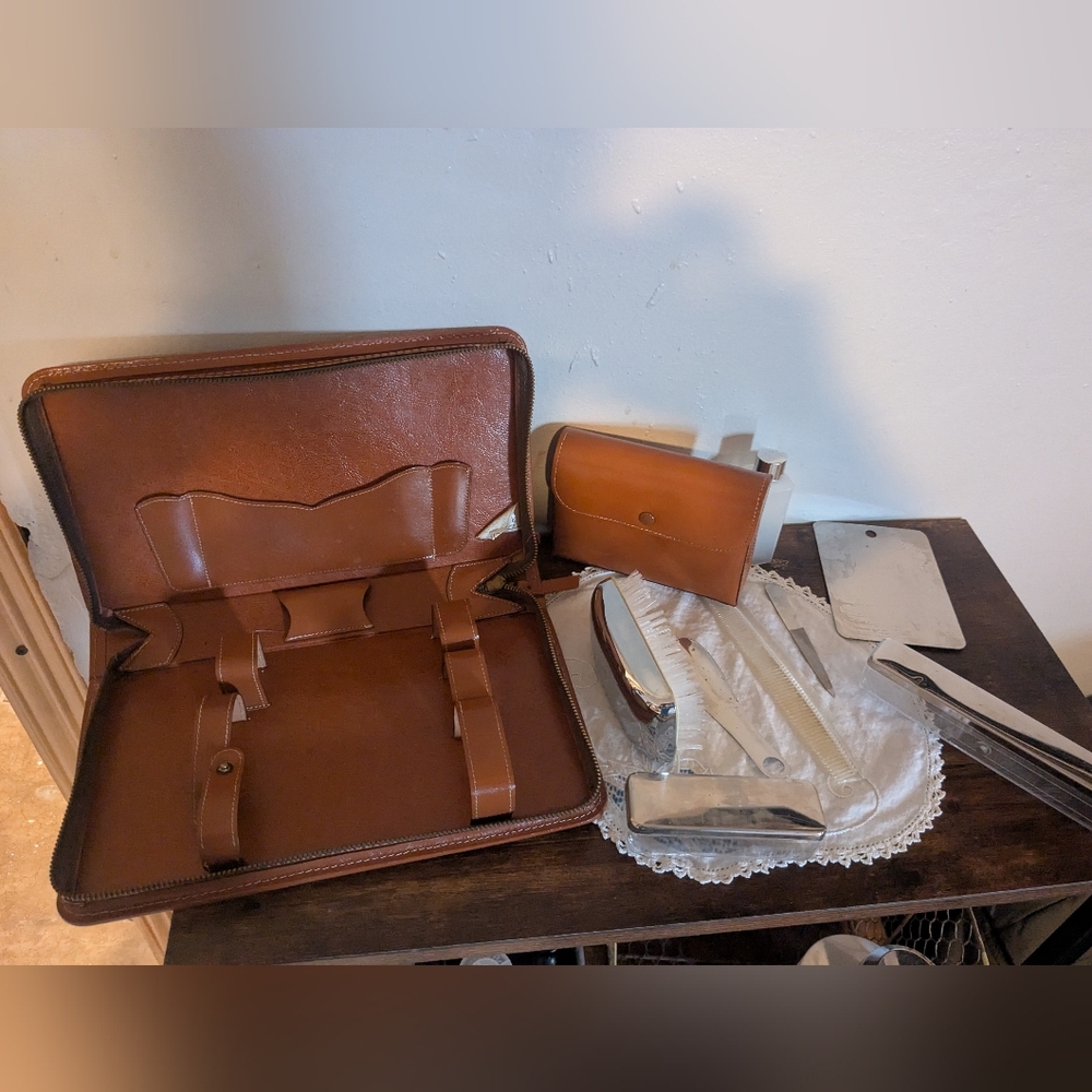 Vintage Elegant Brown Leather Men's Grooming Bag